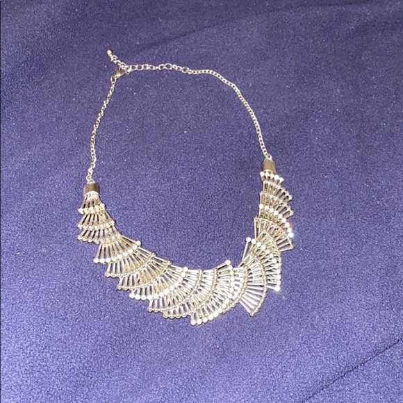 Necklace (statement) - Picture 2 of 3